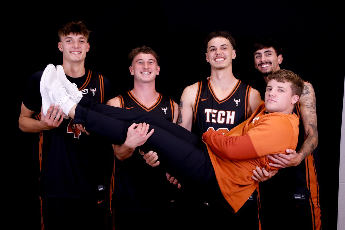 Who's ready for 🏀 season?! #RollDiggs ⚒️