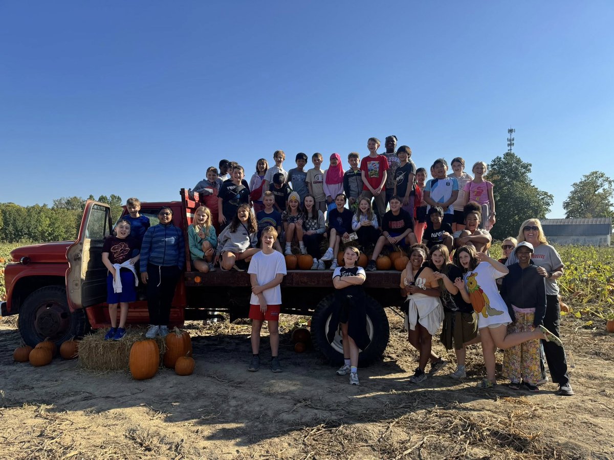 wlcscrdp's tweet image. Friday was a perfect day for learning and fresh air! ☀️ Fifth graders from the classes of Mrs. Abrahamson, Mrs. Kastens, Miss Markowicz, and Mrs. Foutch enjoyed time outdoors at Hillside Acres - exploring, discovering, and making memories beyond the classroom. 🌾