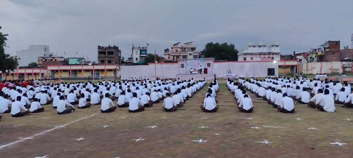 Vikrams2017's tweet image. 🙏🚩राष्ट्रीय स्वयंसेवक संघ🚩🙏

        महाराणा प्रताप उपनगर
श्री विजयदशमी उत्सव एवं पथ संचलन
#पुण्यभूमि_भारत 
@highlight 
VSK Mahakoshal 
#RSSorg 
#OnRSS 
#RSS100Years 
#vinoddineshwar