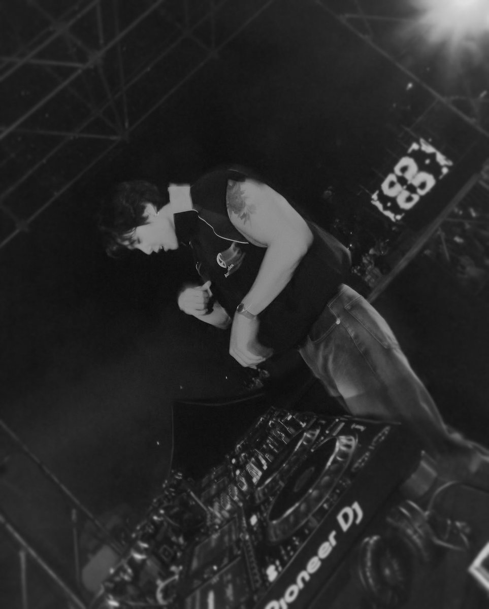 blackndwrite's tweet image. 