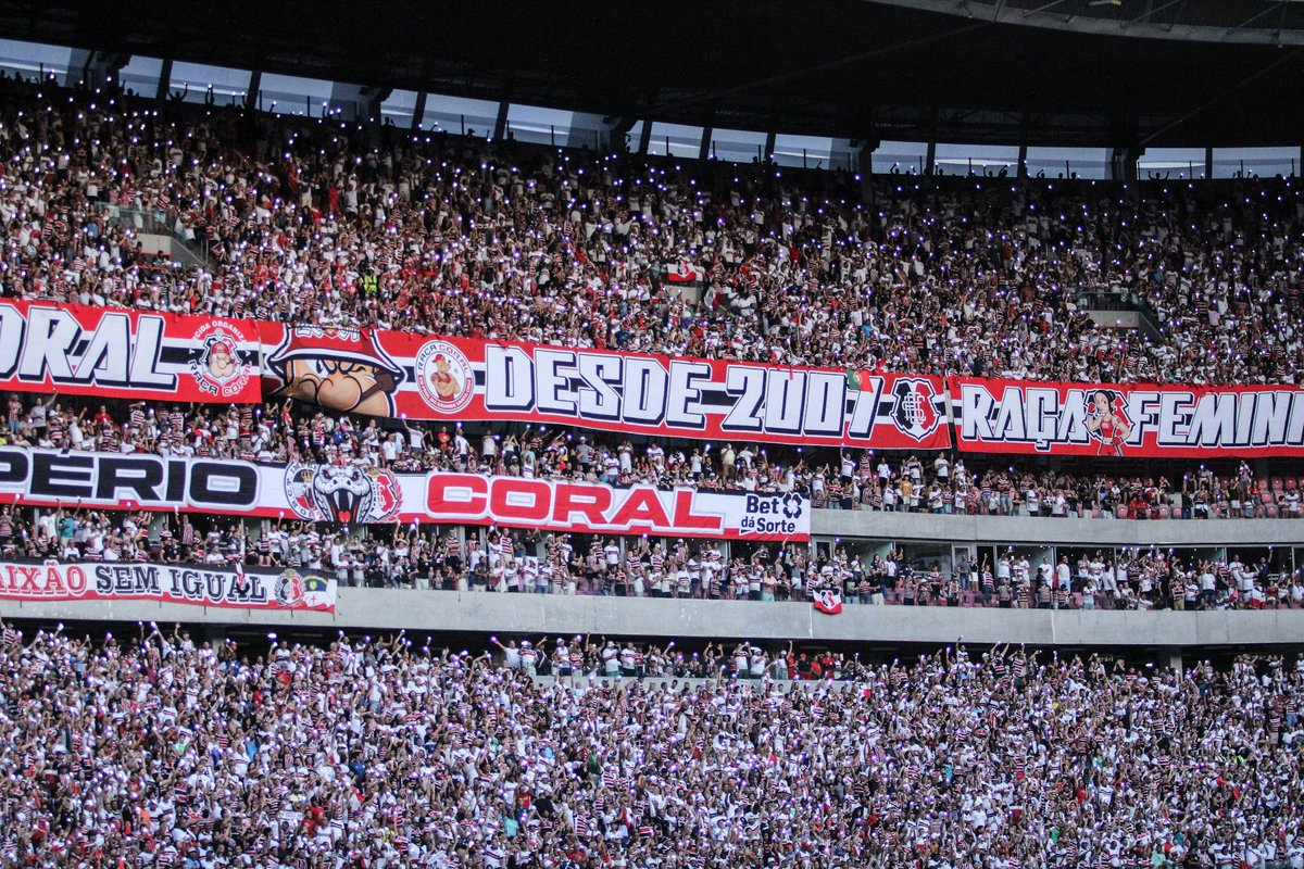 SantaCruzFC's tweet image. Há 1 mês, vivíamos o renascimento do Time do Povo. Um acesso marcado por luta, fé e a força de uma nação que nunca abandona. ⚫️⚪️🔴
