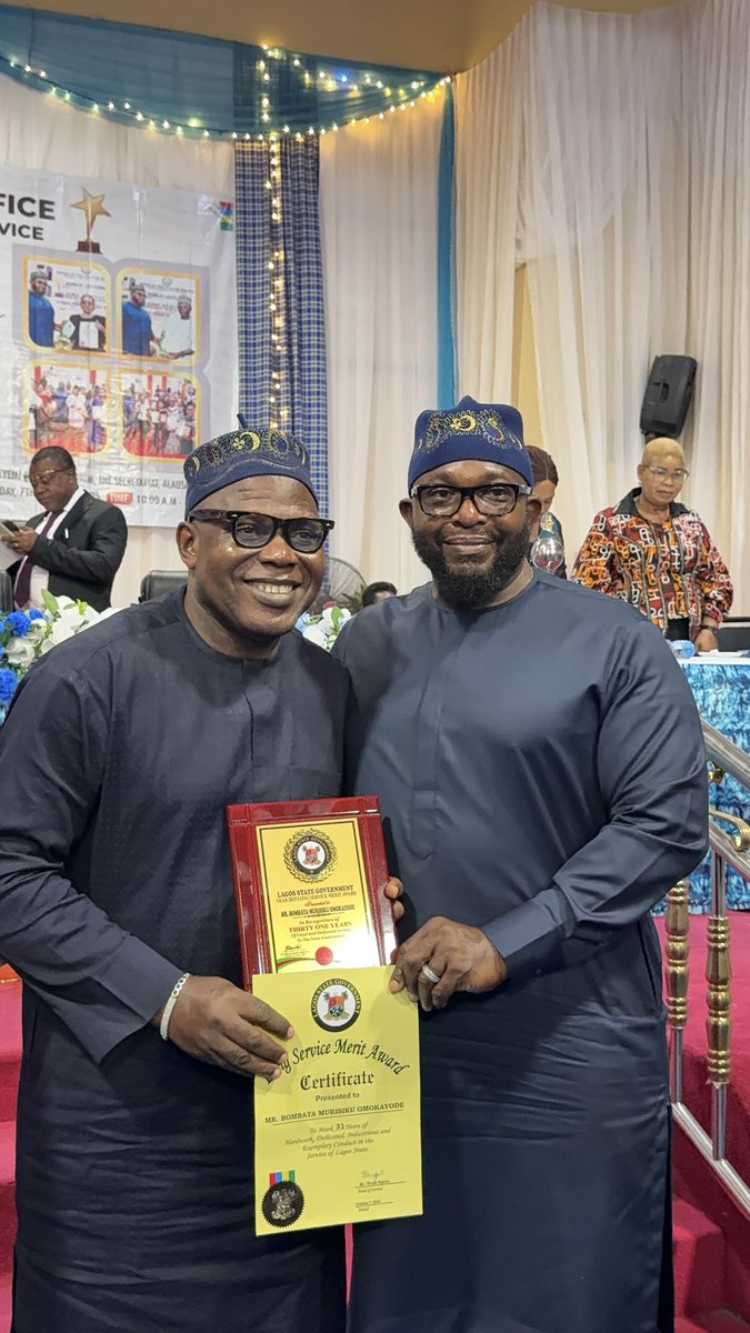 LagosHOS's tweet photo. LAGOS STATE GOVERNMENT HONOURS 750 PUBLIC SERVANTS WITH LONG SERVICE AWARDS
Lagos State Government has honoured 750 Public Servants, Permanent Secretaries, with Long Service Awards for their dedication & service to the State over the past 30 years..
#LagosPublicServiceWeek https://t.co/TpY1OoqkPv