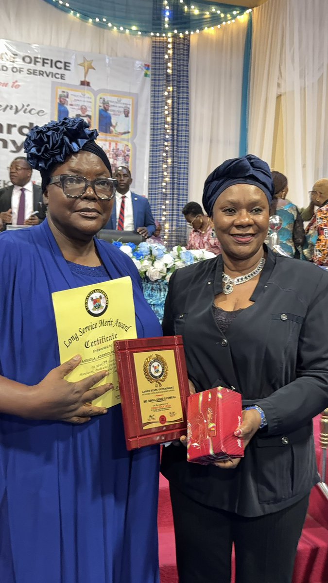 LagosHOS's tweet photo. LAGOS STATE GOVERNMENT HONOURS 750 PUBLIC SERVANTS WITH LONG SERVICE AWARDS
Lagos State Government has honoured 750 Public Servants, Permanent Secretaries, with Long Service Awards for their dedication & service to the State over the past 30 years..
#LagosPublicServiceWeek https://t.co/TpY1OoqkPv