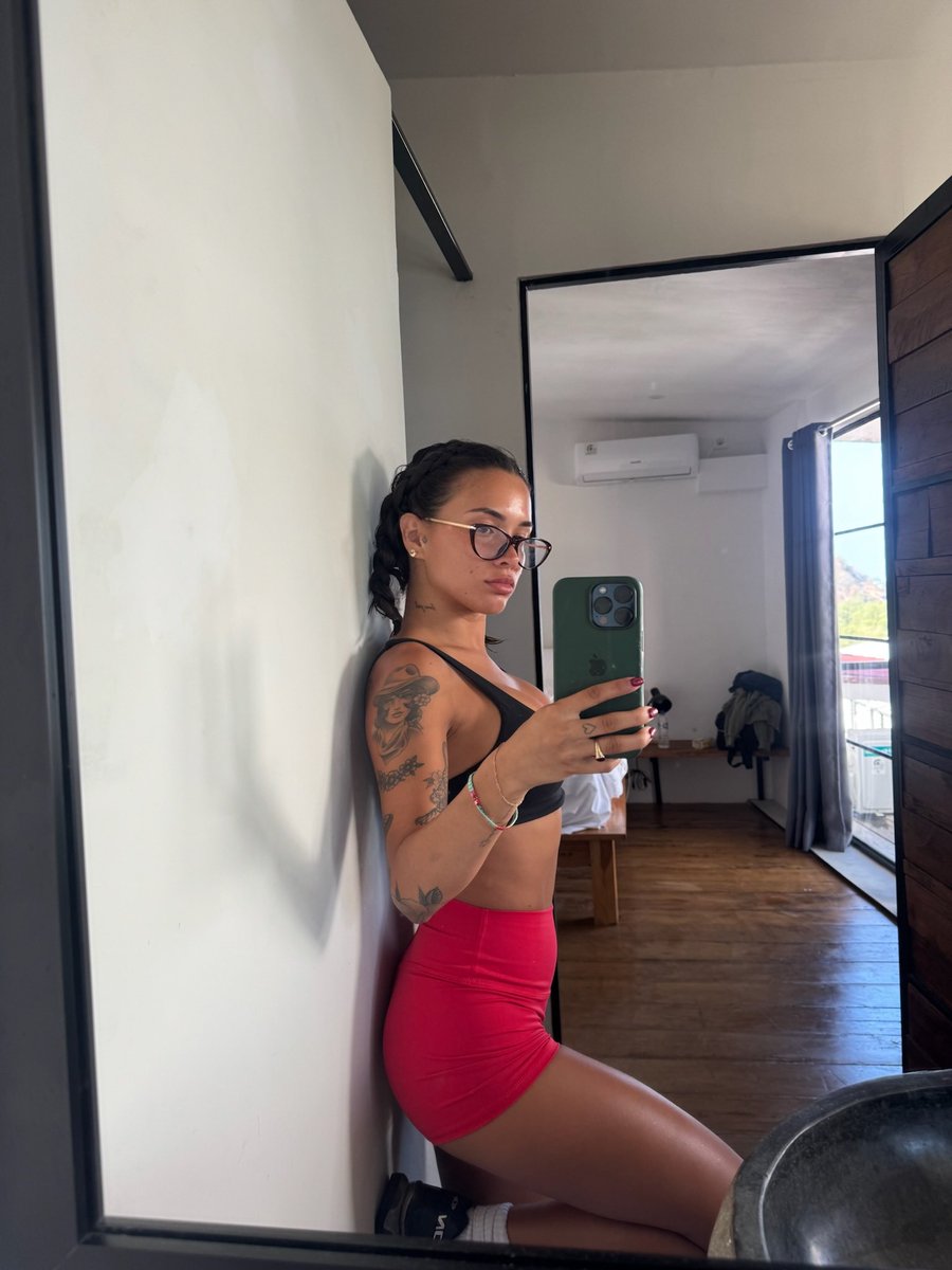 If you stopped scrolling because you liked it, send me a ❤️, I'll dm you