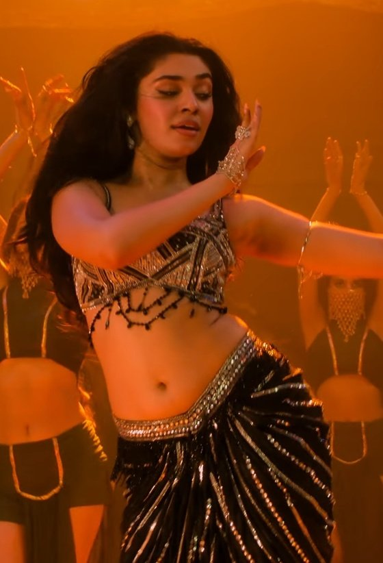 Hot Heroine Krithi Shetty in sleeveless Saree | iiQ8 Actress Entertainment