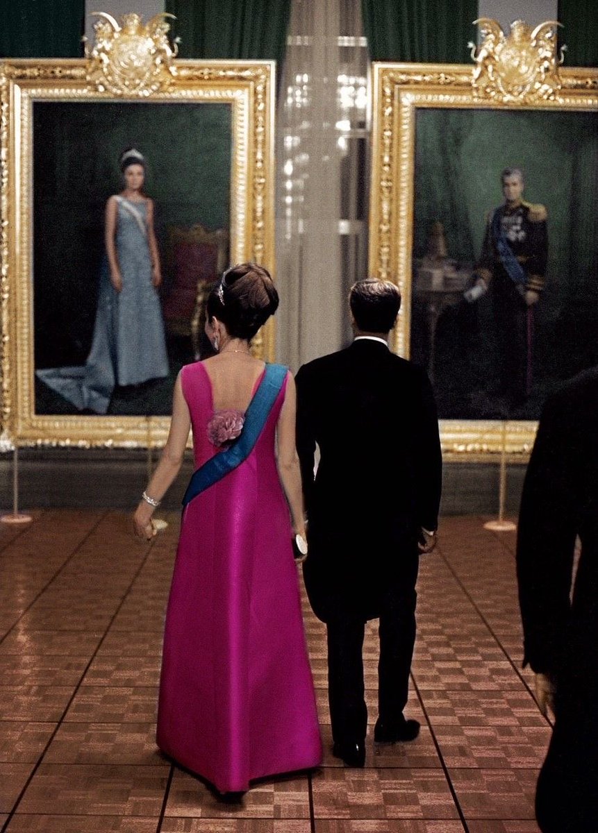 بچه ها اگه منو میبینید یه منشن بزارید تایملاینم هیچ پادشاهی خواهی نیست هرچی عرزشی بلاک میکنم تموم نمیشند
سپاس🙏
#جاوید_شاه