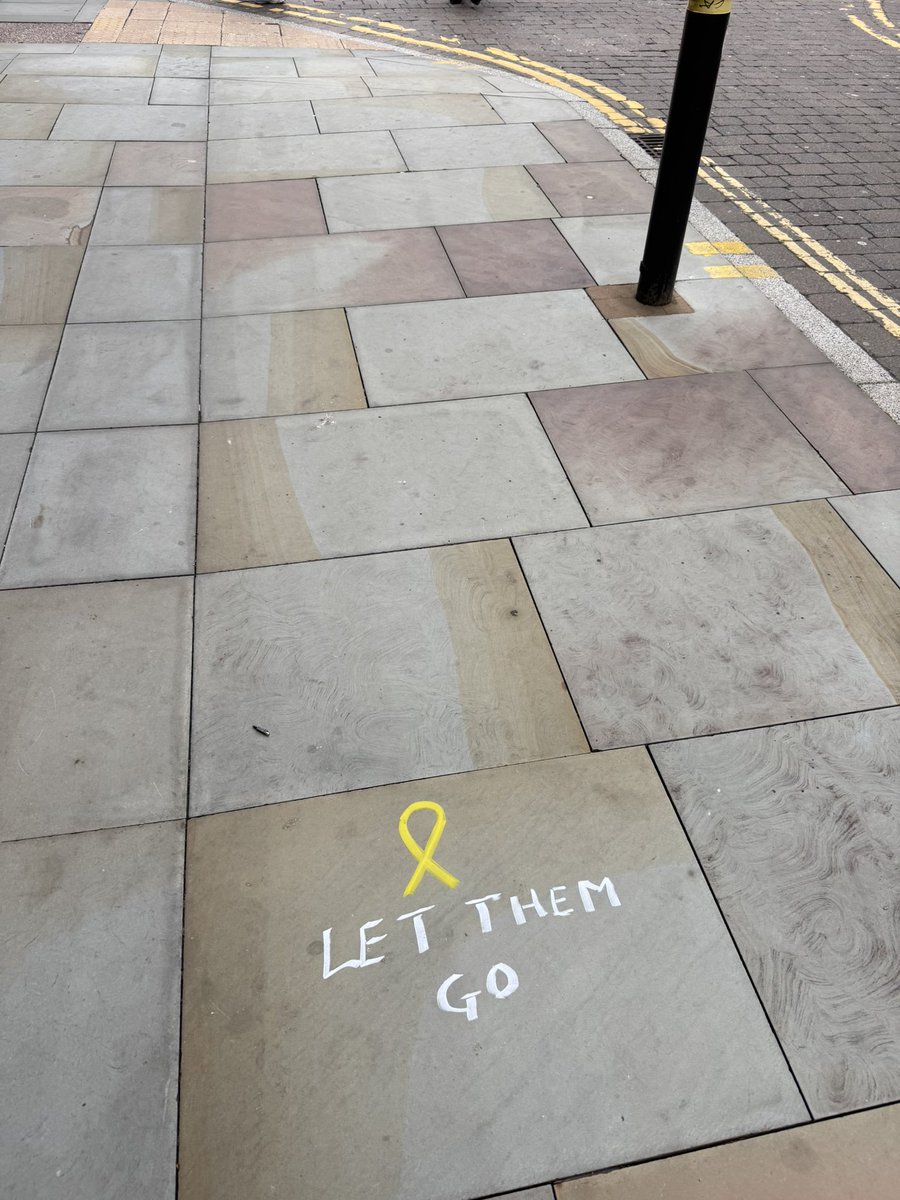 Salvatore Pagdades (@spagdades) on Twitter photo In Manchester 💛🎗️ In Manchester 💛🎗️