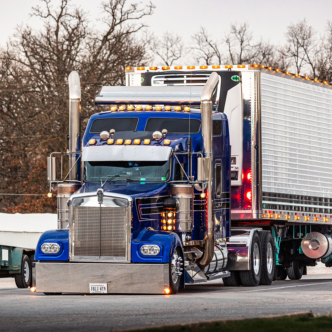 All those lights. 😍
Do you have a favorite style? 💡✨

#4StateTrucks #ChromeShopMafia #chrome #chromeshop #semitrucks #trucking #customrig #18wheeler #tractortrailer #cdldriver #trucker #longhaul #diesel #truckerslife #largecar #cooltrucks #lights