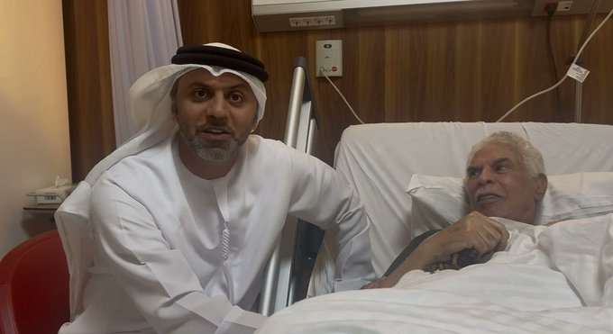 عاجل | سفير الإمارات يزور حسن شحاته فى المستشفى وينقل له تحية الشيخ محمد بن زايد 