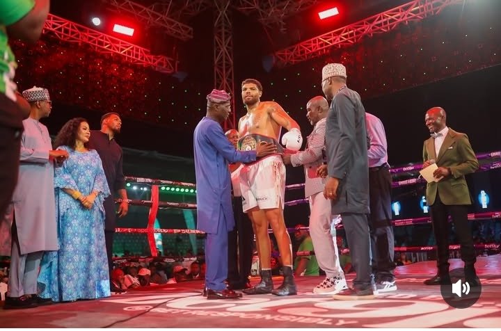 I shared the #Ring with Lagos Governor <a href="/jidesanwoolu/">Babajide Sanwo-Olu</a>
Chairman of #NSC, <a href="/ShehuDikko/">Shehu Dikko</a>,
Minister for State for Finance,
<a href="/DrDorisAnite/">Hon (Dr) Doris Nkiruka Uzoka-Anite MD,CFA</a> &amp; Group CEO of Balmoral group, Dr Ezekiel Adamu as the Gov decorated new WBA Heavyweight champion, Emmanuel Odiase.

#ChaosintheRing
#lagosfightnight