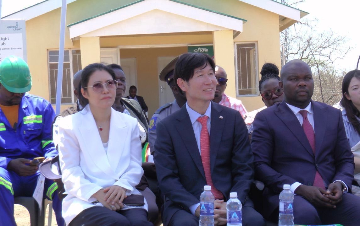 Together with Minister Tino Machakaire, I visited the vocational training center in Shamva. We must continue upgrading such vital institutions for youth empowerment. Grateful to KIA Motors for providing a decent resting shelter for the students - a true model of partnership.