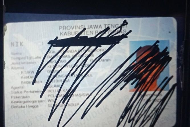 nobodycaeres's tweet photo. be aware guys sekarang banyak penipu ga kenal umur kayaa org ini🥺🥺, btw 2 foto ada yg kuambil dari akun @..sunnxrain ( G BRNI TAG LGSG TKUT FREAK )🫠🫠 https://t.co/OCt1aeCm9v