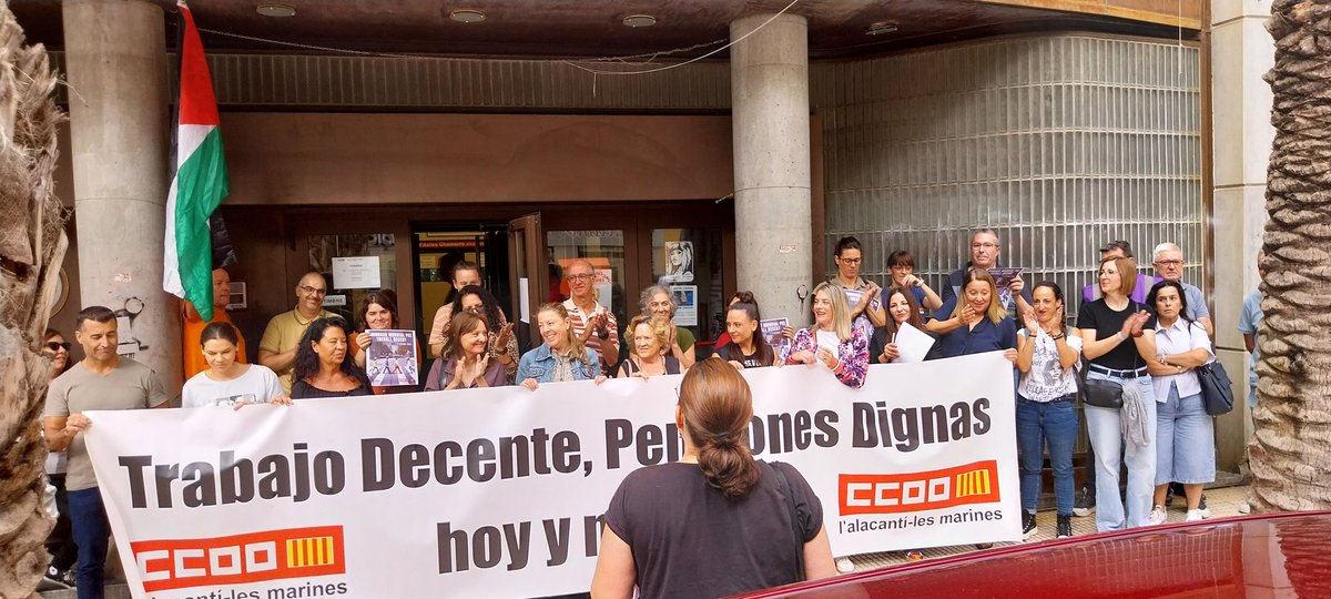 CCOOAM's tweet photo. Sin Trabajo con Derechos no hay democracia ni justicia social.
Nos movilizamos en #Alacant para reclamar #TreballDecent y más democracia.
Si el trabajo no es decente, es indecente.
✊Jornada Mundial pel Treball Decent #JMTD
Por cierto, #CCOOAmbPalestina https://t.co/UNjakElfaO