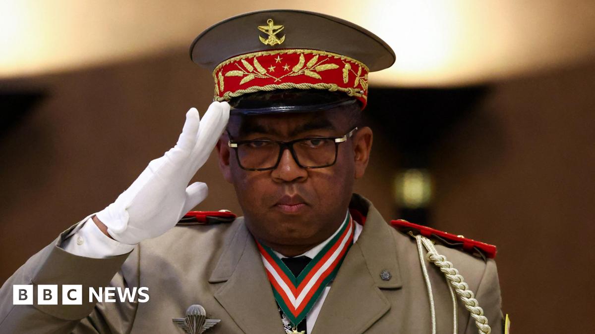 BBCAfrica's tweet image. Madagascar&apos;s embattled President Andry Rajoelina has appointed an army general as the new prime minister in a bid to end youth-led protests against his rule. bbc.in/3ITEpbW