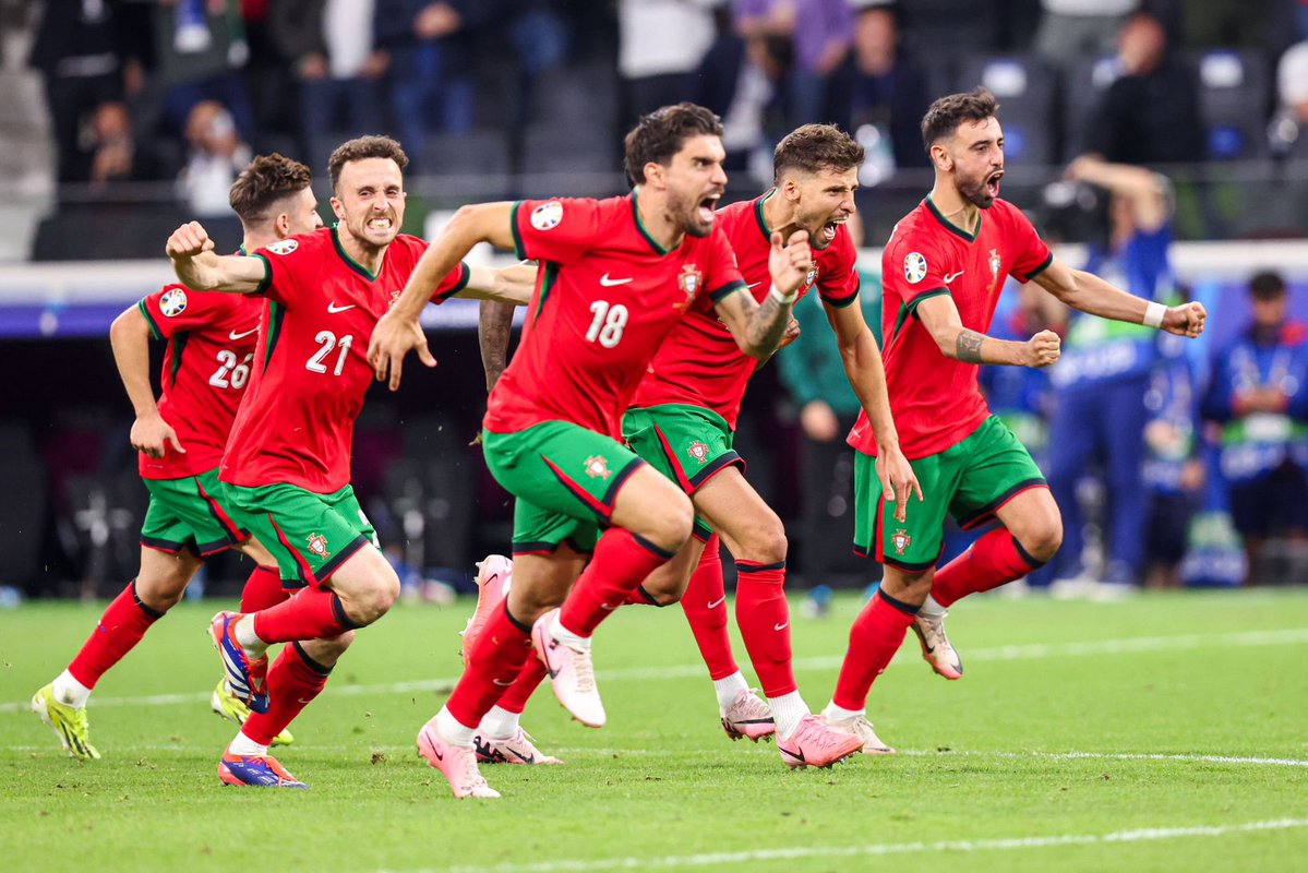 Godwinuchm's tweet image. Dear God, wrap Your loving arms around every Manchester United player on international duty this week. Shield them from injury, guide their every step, and bring them home safe, strong, and ready to conquer Old Trafford again. Amen. 🙏❤️ #MUFC #ProtectOurLads