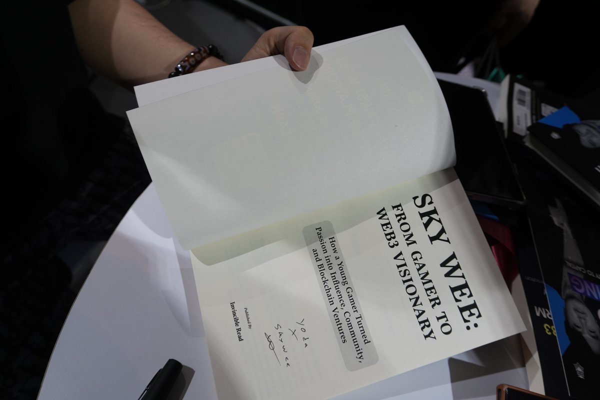 Invincible_read's tweet image. The Future of Crypto Investing is here.
@OfficialSkyWee1 shared his story from gamer to investor to author at TOKEN2049 Singapore.
Fans waited for hours to get their copies signed, and it wasn’t just a book launch - it sparked a new wave of crypto ambition.
🔗 For more…