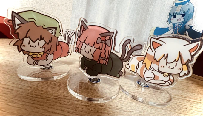 橙ちゃん回転アクリルスタンドに、 ゆかいな仲間たち(お燐ちゃんとミケちゃん)が登場しました 紅楼夢と例大祭に持って行きます!