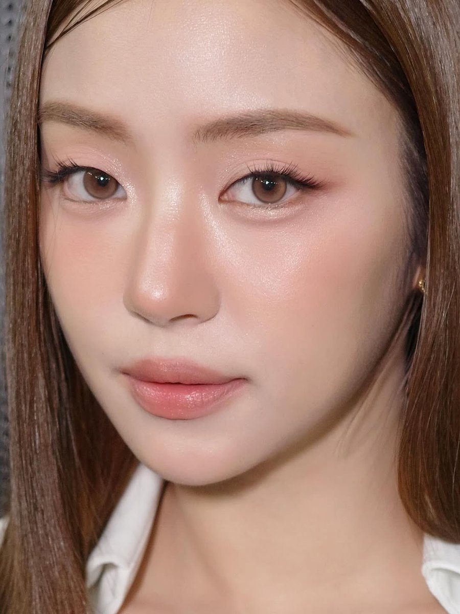 miunatsha_fans's tweet photo. [IG POST] 251007
first_make_up : My style : @.mmiunatshaa ✨ Hair : @.nuttyhairr💈 @.taoteay_nanyapak_rce 
@.02.03.199x . 
#first_makeup #firstmakeupstyle

🔗 https://t.co/9jxhl2WKIM

#MiuNatsha #หมิวณัชชา https://t.co/pS1TmO0shf