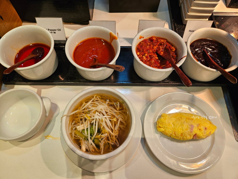 hyunbinseo97's tweet image. 신라스테이 마포 카페는 정말 공격적으로 운영한다.

애초에 가격이 저렴하며
네이버예약 10% 할인에
때때론 20% 할인도 되고

조식에는 중식, 석식에도 없는 에그 스테이션을 운영한다. 2.3만 원에 정말 만족스러운 구성. 다른 4만 원대 4성급 호텔과는 급이 다르다.