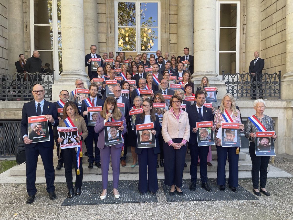 En ce tragique anniversaire des attaques terroristes du 7 octobre 2023 en Israël, mes pensées vont aux victimes, aux blessés et aux otages ainsi qu’à leurs familles. 

Nous ne les oublions pas.