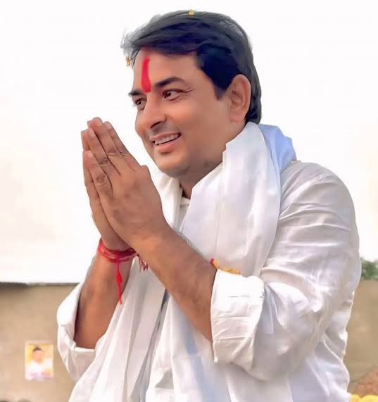 suman_pakad's tweet photo. भाई साहब नरेश मीणा ने कांग्रेस नेतृत्व से अंता विधानसभा उपचुनाव के लिए टिकट की मांग की है। 

उन्होंने कहा कि वे लंबे समय से पार्टी के समर्पित कार्यकर्ता हैं — उनके पिता 2000 में बारां में ब्लॉक अध्यक्ष रहे, 

उन्होंने 2002 में NSUI से छात्रसंघ महासचिव का चुनाव जीता और दो बार निर्दलीय चुनाव लड़कर हजारों वोट हासिल किए।

 मीणा ने राहुल गांधी और प्रियंका गांधी से आग्रह किया है कि इस बार अंता सीट पर सही प्रतिनिधित्व देने का मौका उन्हें दिया जाए, 

ताकि कोटा संभाग में कांग्रेस को मजबूत किया जा सके।
#NareshMeena #RajasthanByElection #Congress #BhagatSinghIdeology #YouthPower #DeshKeKrantiKaaris
#अंता_मांगे_नरेश_मीणा
#Antah #Anta #AssemblyElection #ByElection #Rajasthan
#राहुल_गांधी_नरेश_मीना_को_टिकिट_दो
#अंता_मांगे_नरेश_मीणा #अंता_मांगे_नरेश_मीणा 
#इंकलाब_जिंदाबाद #लड़ेंगे_जीतेंगे
#नरेश_को_टिकट_दो 
#नरेश_को_टिकट_दो 
#नरेश_मीणा_को_टिकट_दो 
#नरेश_मीणा_को_टिकट_दो 
#नरेश_मीणा_को_टिकट_दो 
@INCIndia @RahulGandhi
@kharge  @kcvenugopalmp
@priyankagandhi @ashokgehlot51 @Sukhjinder_INC @SachinPilot 
@GovindDotasra @PrahladGunjal
@NareshMeena__  @INCRajasthan