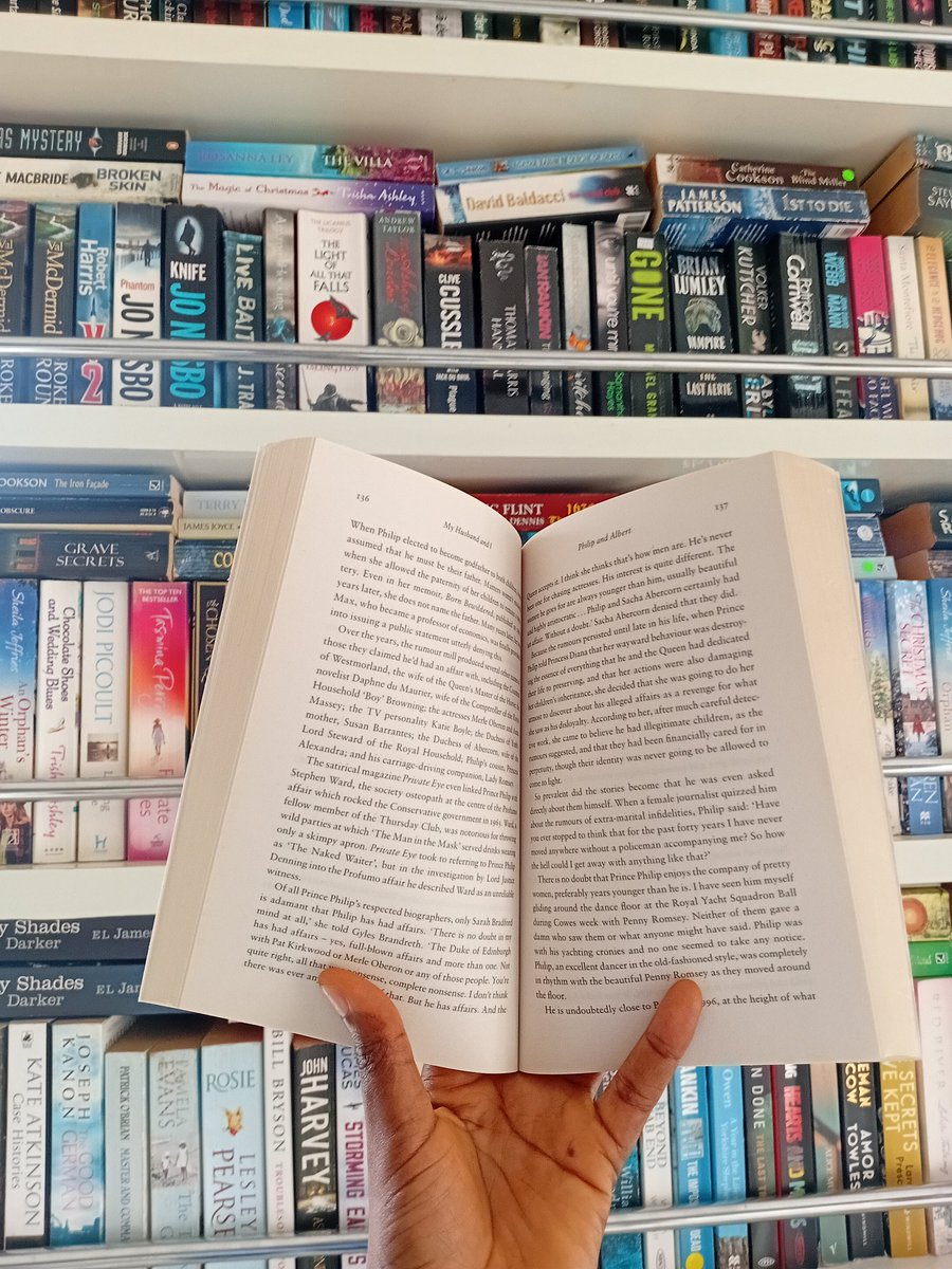 thereadershut's tweet image. 📚 Want to read more books this month?
Here are some tips that can help you hit your reading goals

1️⃣ Set a daily page goal: Even 10–20 pages a day adds up fast.
2️⃣ Always carry a book: Physical, eBook, or audiobook, so you can read anytime.
✨ Consistency is key. 
#readingtips