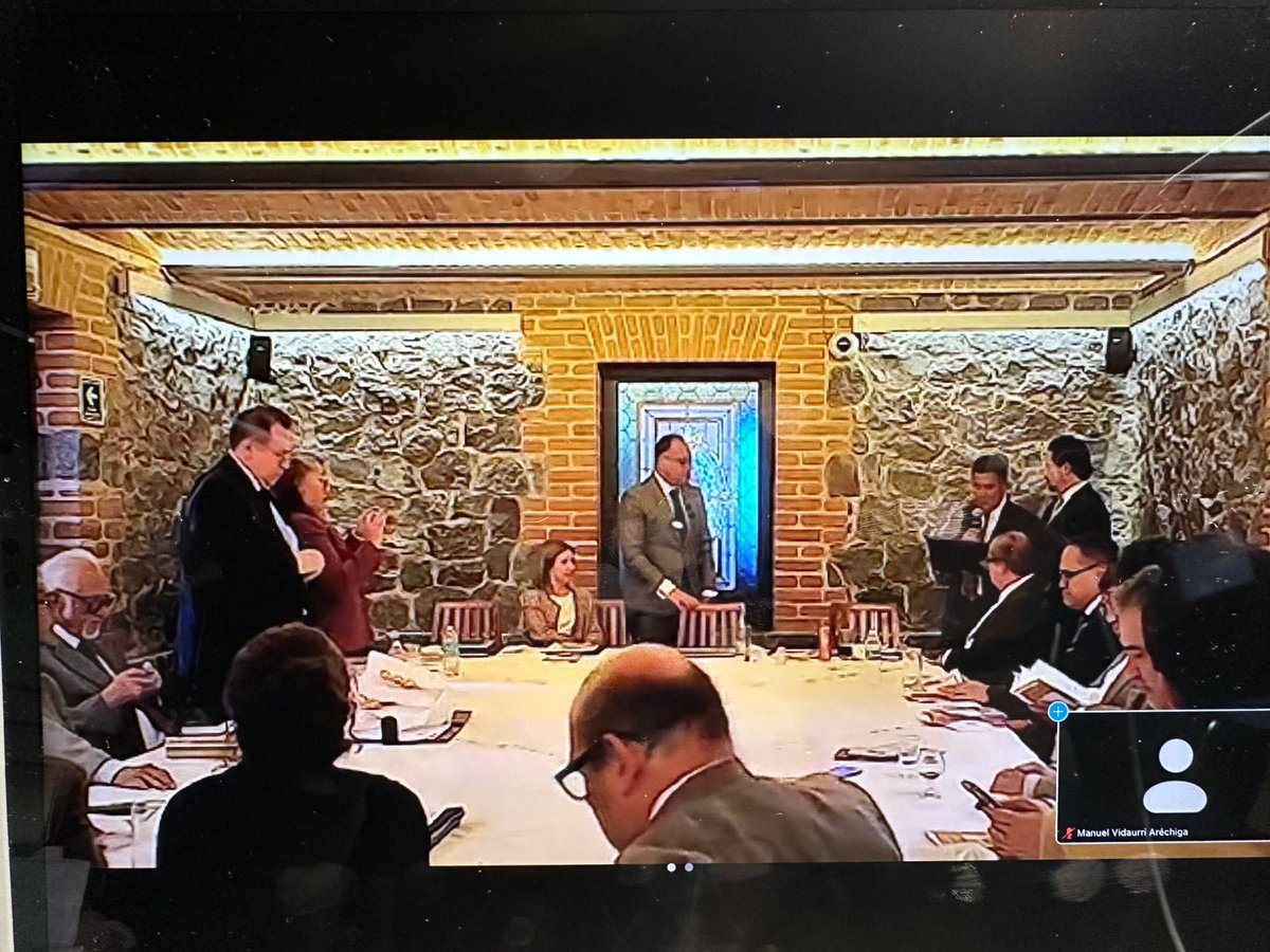 Un honor el haber podido participar en mi primera sesión de la Academia Mexicana de Ciencias Penales. Muy agradecido por la cálida bienvenida que me brindaron mis compañeras y compañeros académicos. Es una extraordinaria institución.