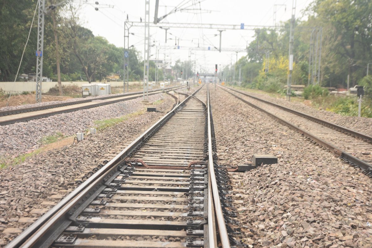 RailAnalysis's tweet image. Rail expansion projects worth Rs. 24,634 crore sanctioned to strengthen #connectivity across four states

Read more: railanalysis.in/rail-news/rail…

#Multitrack #Tracks #WardhaBhusawal #GondiaDongargarh #Infrastructure #Railwayline #Indianrailways #Railanalysis