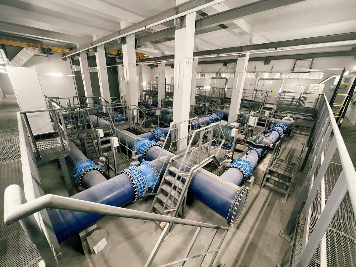 Миколаїв вперше з 2022 отримав централізоване постачання прісної води.

Новий водогін захищений від обстрілів, має укриття для персоналу та резервні генератори.

▪️У 2022 рф підірвала ключовий водогін Миколаєва - понад 500 тис. жителів міста не мали постійного водопостачання.