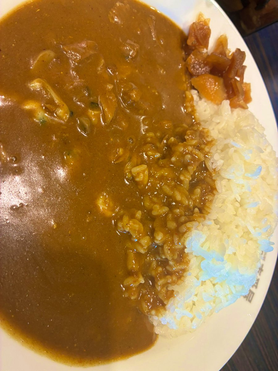 dyukio2's tweet image. 今日はCoCo壱🍛
ビーフカレーにハーフあさり＆ハーフきのこ、辛さは3辛🔥
具材の旨味とスパイスがいい感じにマッチしてました😋
#CoCo壱 #カレーライス #今日のランチ #スパイス好き #yukki80飯