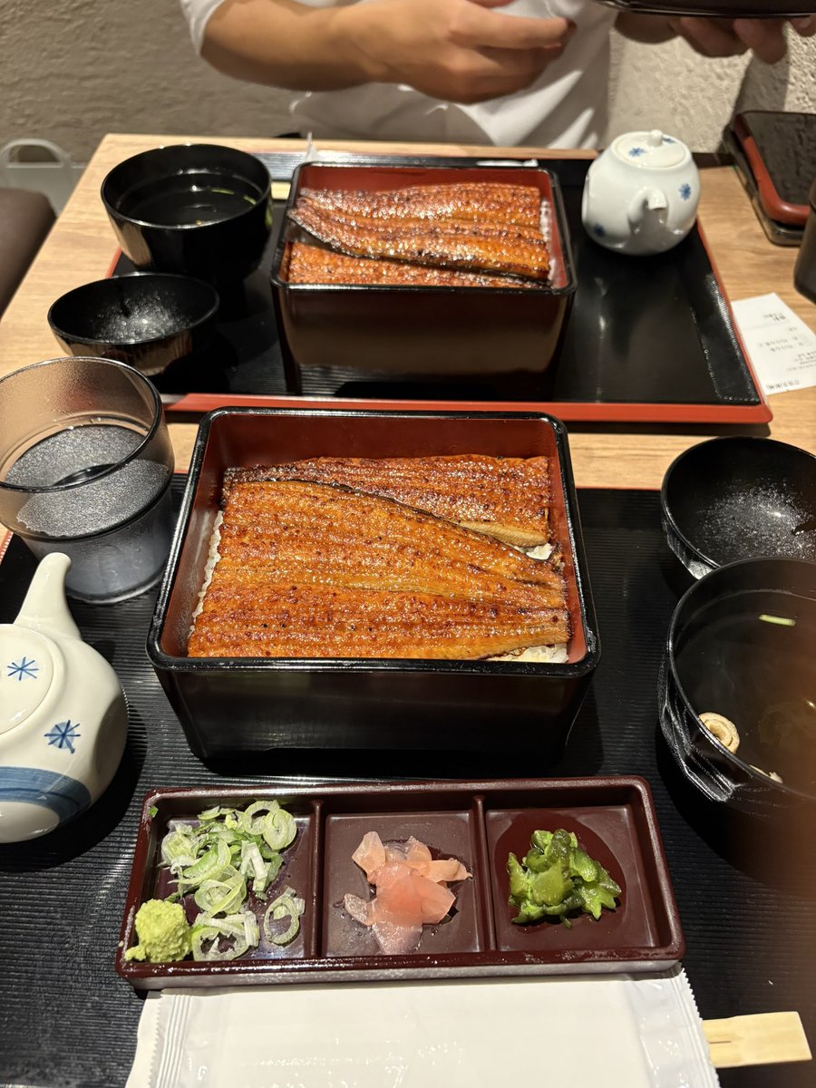 アフィで稼いだお金で職場の先輩に
飯を奢る弱者男性

副業で稼げるようになって1番嬉しい
のが、こうやって今までお世話になって
きた人に"恩返し"できるところ🔥

………………………………………………

でもやっぱり可愛い女の子に貢いでる
時が1番幸せ🥺