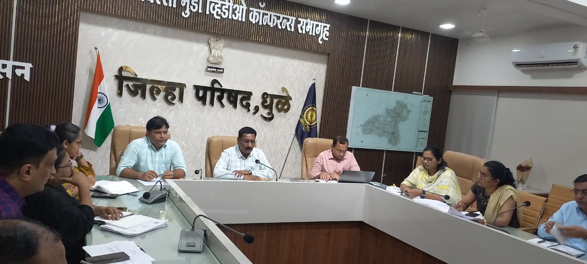 dhulezp's tweet photo. धुळे- मुख्यमंत्री समृद्ध पंचायत राज अभियानाची यशस्वी अंमलबजावणी करण्यासाठी सर्व संबंधित अधिकाऱ्यांनी प्रत्येक ग्रामपंचायतीवर लक्ष केंद्रित करावे अशा सूचना धुळे जिल्हा परिषदेचे मुख्य कार्यकारी अधिकारी श्री अजीज शेख यांनी मंगळवारी विभाग प्रमुखांच्या आढावा बैठकीत दिल्या. https://t.co/6w6U8u7J5N