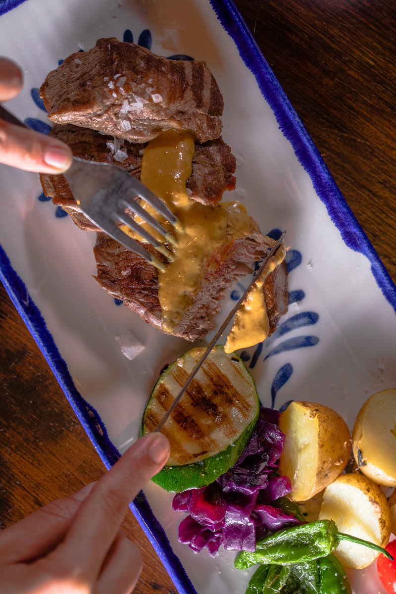 El Pimpi (@elpimpimalaga) on Twitter photo 🥩 Solomillo ibérico a la mostaza, un clásico que nunca falla
Suave, jugoso y con el toque perfecto de nuestra salsa a la mostaza, este plato nos acompaña desde hace años y sigue siendo uno de los favoritos en la mesa de El Pimpi. 🍴
¿Ya lo has probado?
📩 reservas@elpimpi.com 🥩 Solomillo ibérico a la mostaza, un clásico que nunca falla
Suave, jugoso y con el toque perfecto de nuestra salsa a la mostaza, este plato nos acompaña desde hace años y sigue siendo uno de los favoritos en la mesa de El Pimpi. 🍴
¿Ya lo has probado?
📩 reservas@elpimpi.com