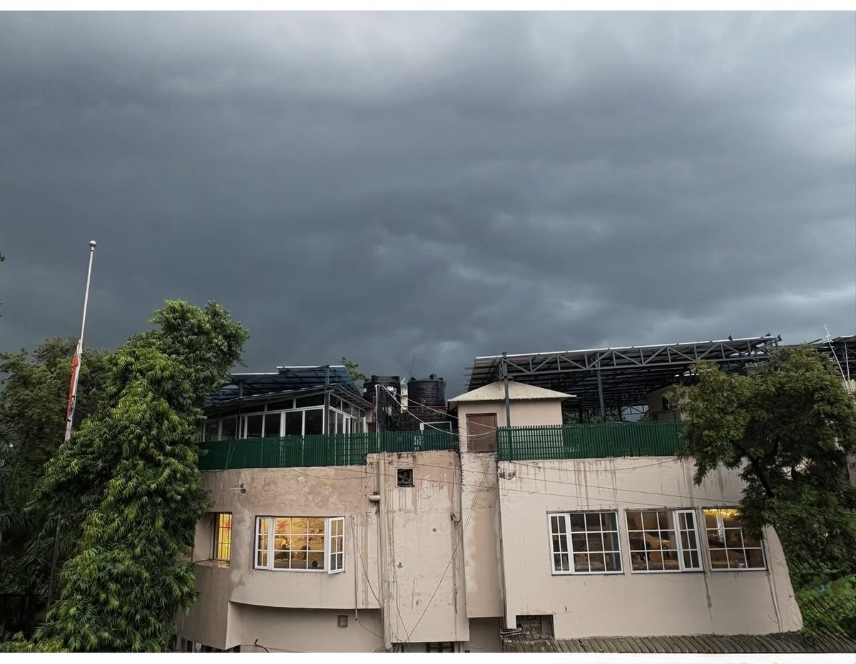 bahraichse's tweet image. Delhi @ 5.40 pm #delhi #delhirains #winteriscomming #delhirain #winterknocking