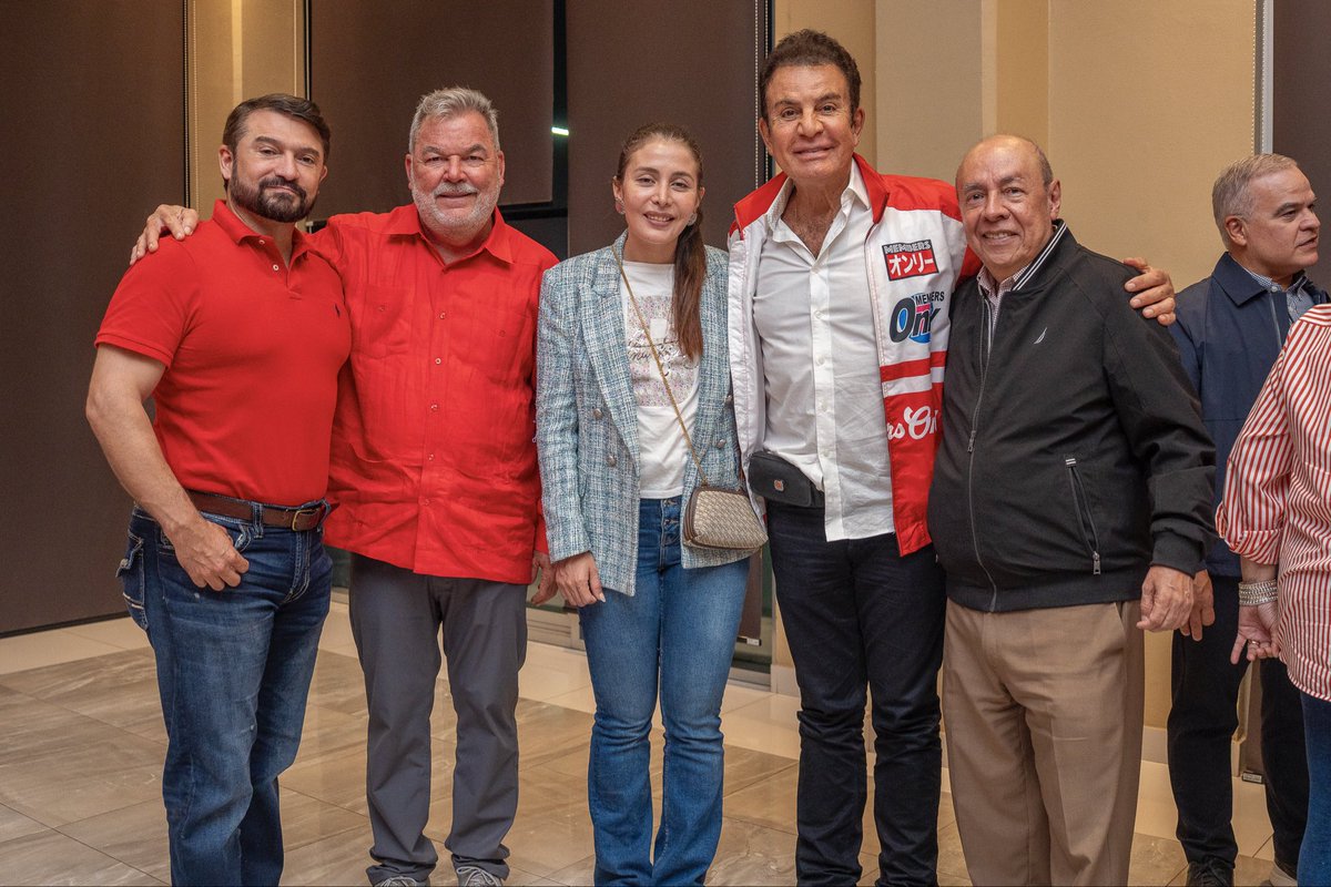 masntvhn's tweet photo. #MNTV❗️ “El PLH está unido y listo para la gran victoria de 2025”, afirma Roberto Contreras ❗️
🔴El alcalde de San Pedro Sula, Roberto Contreras, aseguró tras una reunión en horas de la madrugada que el Partido Liberal de Honduras se mantiene “unido graníticamente” rumbo a las elecciones del 30 de noviembre de 2025.
También agradeció el respaldo de alcaldes, diputados, líderes y del aspirante presidencial @SalvaPresidente.
@RobertoContreM @PLHonduras
¡Únete a nuestra comunidad informativa! 👉🏻📲 https://t.co/m8GUVX0fzB
#NoticiasHonduras #PolíticaHN #RobertoContreras #PLH #MNTV