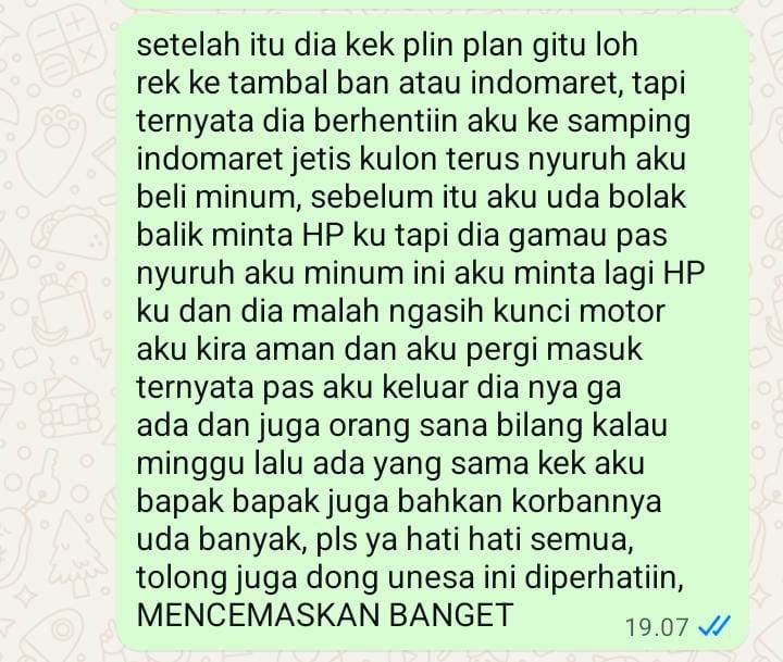 yunesafess's tweet image. buat yang cewe cewe jangan terlalu polos ya jaga diri karena pelakunya masih berkeliaran dan tolong !unesa ditingkatin keamanan nya ini ga aman banget buat para mahasiswa