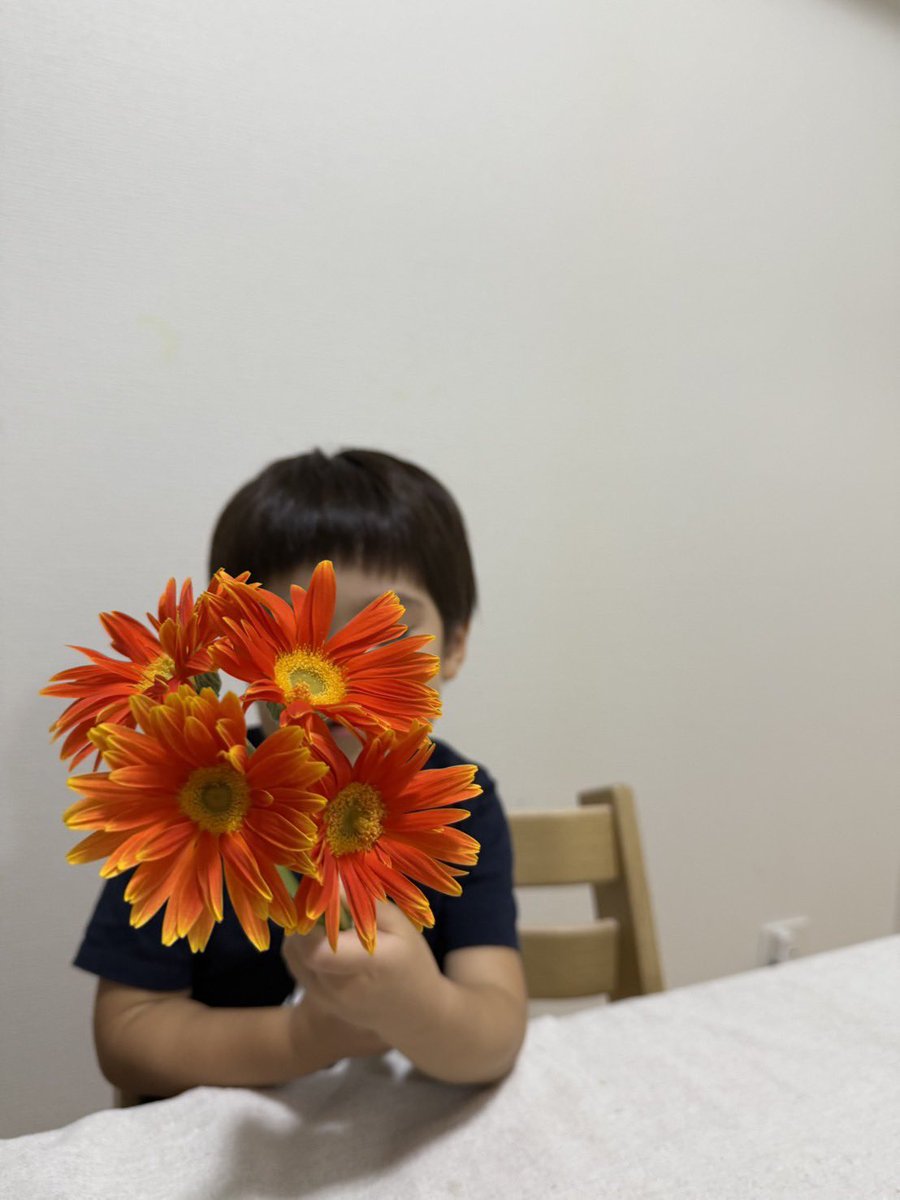 今日は息子の4歳の誕生日🎂🎊

今年のケーキは大好きな時計🕰️

好奇心を広げてどんどん世界を広げてね