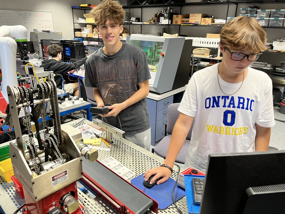 ⚙️ 💡 Several students in Mr. Sager’s Engineering Principles class are already hard at work gaining credentials on Amatrol trainers and equipment. These Warriors are building skills that power both their future careers and innovation today. 💙 💛 #TheWarriorWay