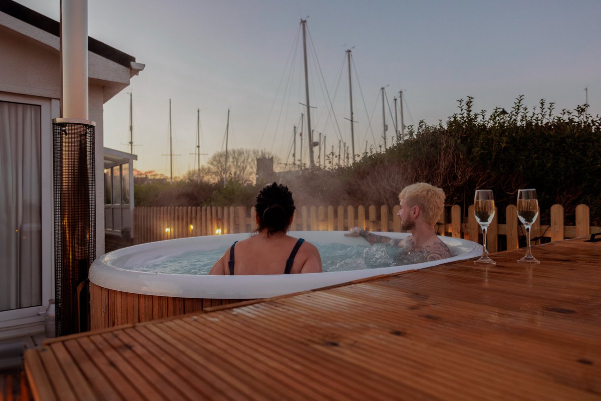 SkargardsHottub's tweet photo. Bask in the beauty of the twilight from the comfort of a wood-fired hot tub.

The Regal Standard leaves nothing to be desired and we thank Club Casita for the wonderful pictures! https://t.co/QXRt2ULgmF