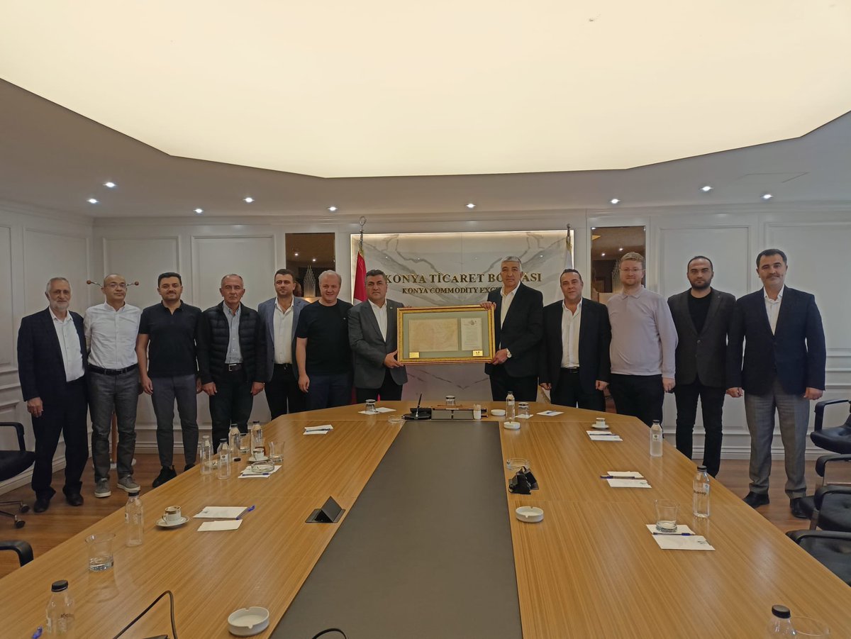 Borsamızda, DSİ 4. Bölge Müdürümüz Mehmet Alp'ın katılımıyla AK Parti Tarım Komisyonu ile bir araya geldik. Bölgemiz tarımsal üretimi, üretim planlaması, tarımsal sulamaya ilişkin istişarede bulunduk. Katılımları için teşekkür eder, çalışmalarında başarılar dilerim.