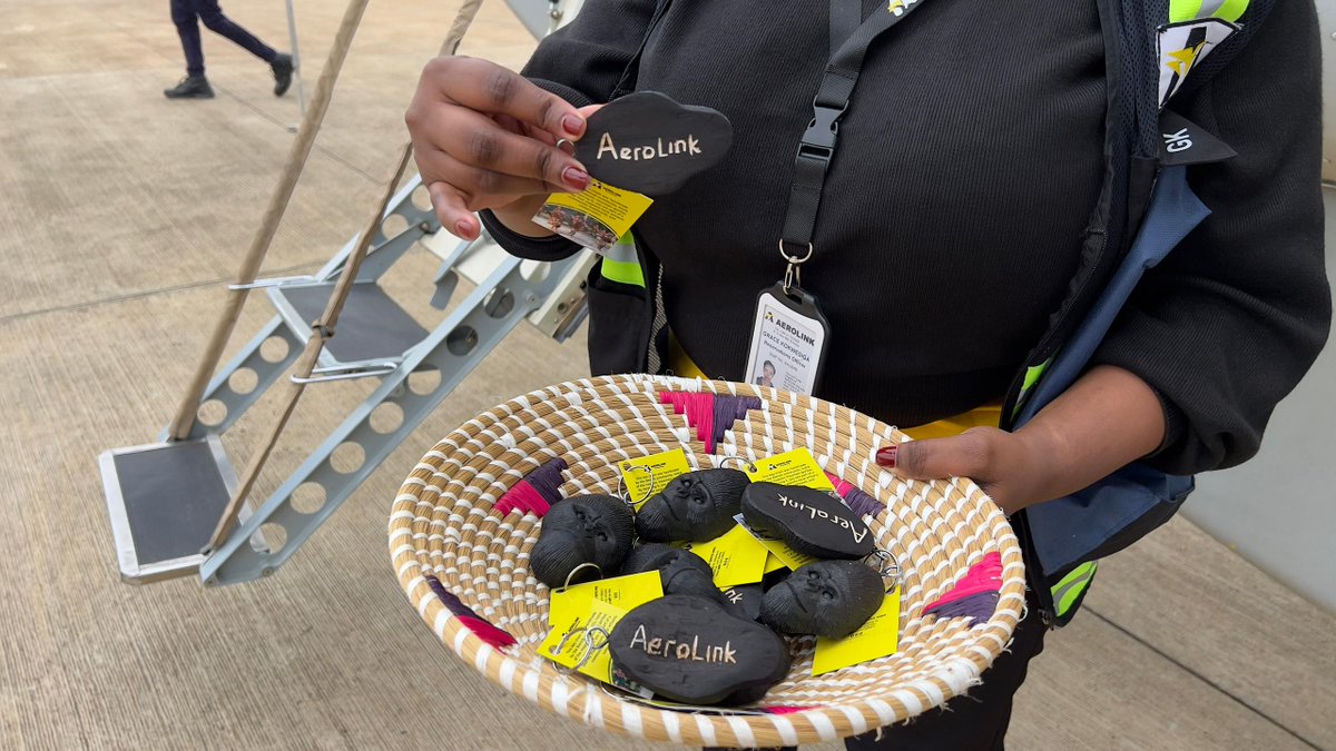 AerolinkUganda's tweet image. For #CustomerServiceWeek, we&apos;re sharing a piece of Bwindi! 🦍

We&apos;re gifting our passengers handmade gorilla carvings from the local community as a special thank you. A small token of our appreciation that proudly supports local artisans.

#AerolinkUganda #SupportLocal #Bwindi