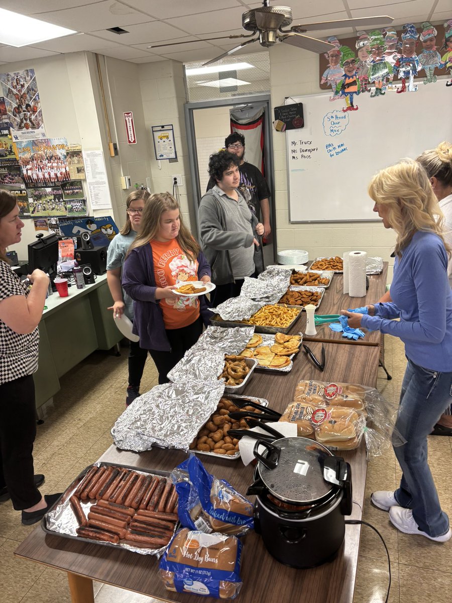 If you smelled some amazing things yesterday walking down the halls it’s because it was Fair Food Day in our classroom! #SorryNotSorry