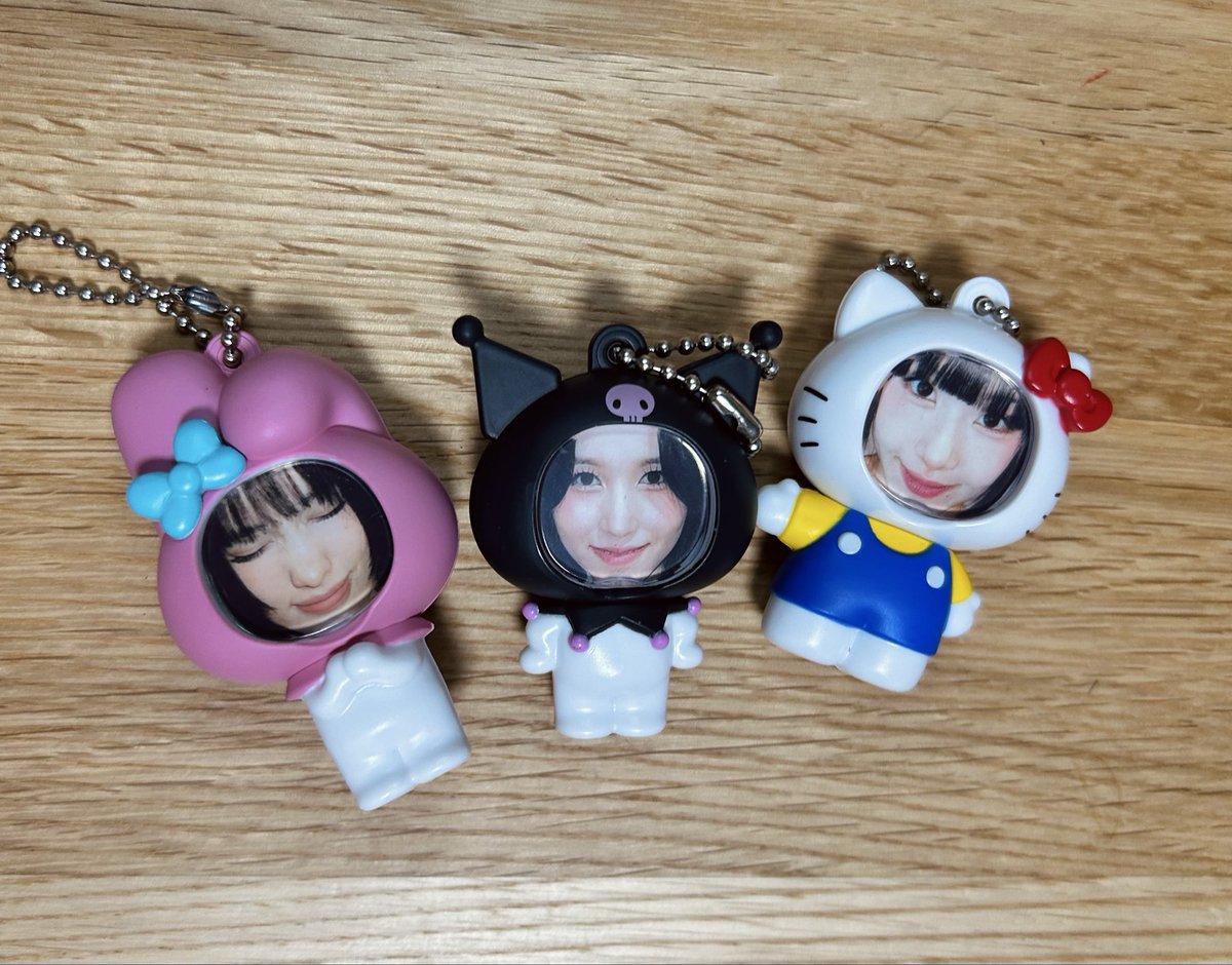 ebifurai_fly's tweet photo. 欲しかったガチャガチャゲットした！
モ、ミ、チェかわいいく出来たし最高🥰

シナモロール出るまでガチャガチャ
回すか悩んで結局金欠過ぎてやめたけど
やっぱシナモロールも欲しい
ジヒョちゃんで作りたい！ https://t.co/nnXxkSngFz