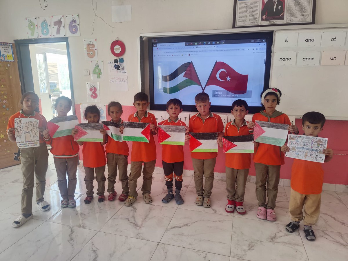 Arguvan_mem's tweet photo. 🔔 “İlk Ders Gazze"
Çocuklarımıza vicdanı, adaleti ve insan olmanın sorumluluğunu da öğretmek amacıyla tüm okullarımızda "Filistin Farkındalık Etkinliği" gerçeklestirildi.

@tcmeb @MalatyaMem @ozhanak https://t.co/vKpCdQ7kPS