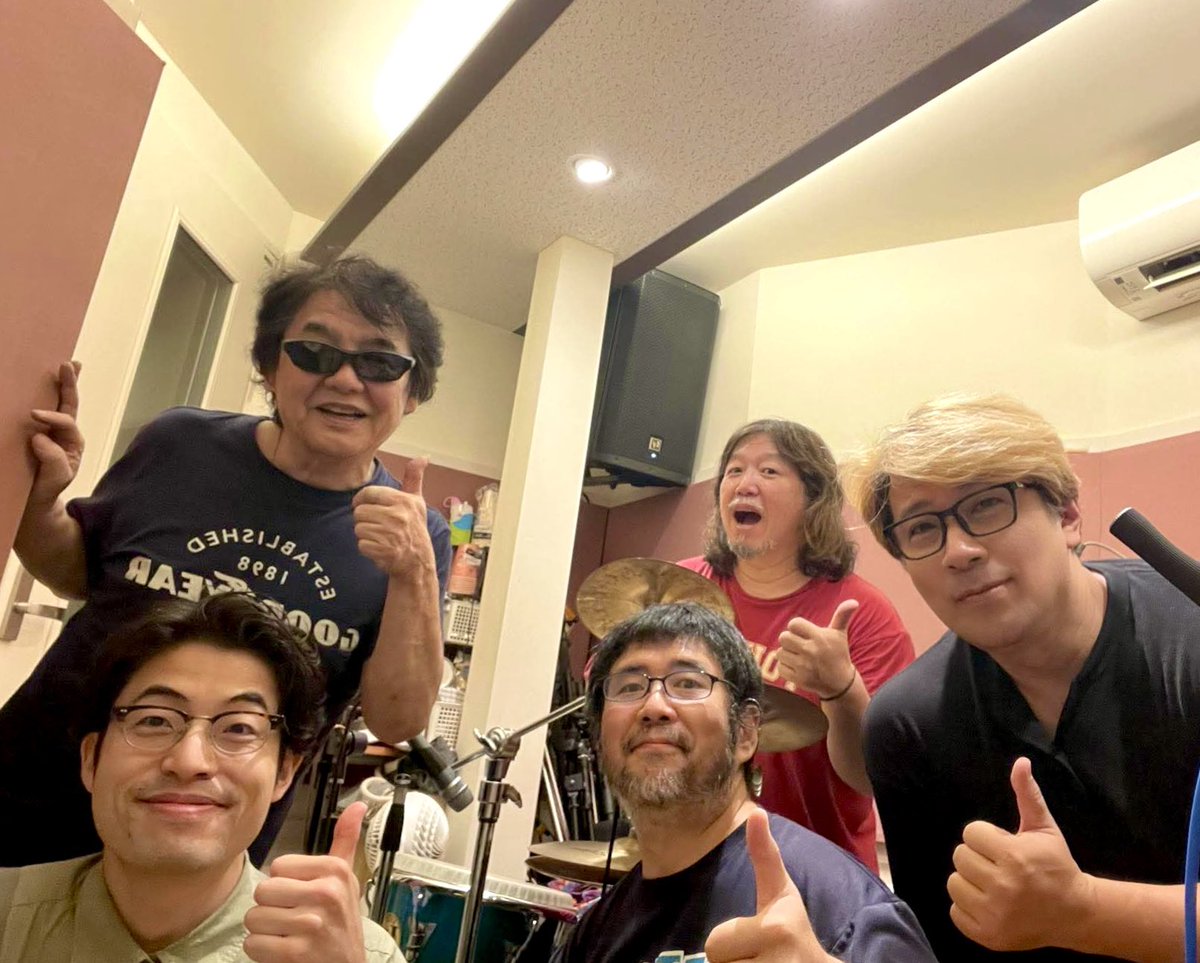 chiakiyoshiike's tweet photo. 金吾さんリハーサルでした。
本番は来週土曜日です。チケットはキャンセル待ちですが楽しんでいただけるようがんばります…😊🎵
●10/18(土) [sold out] 
濱田金吾　　
曙橋バックインタウン
濱田金吾(vo)
青木岳（key)
外園一馬(gt)
丹菊正和(per)
吉池千秋(b)
竹上良成(sax)
open18:00 start19:00 https://t.co/8AdCoTK3oF