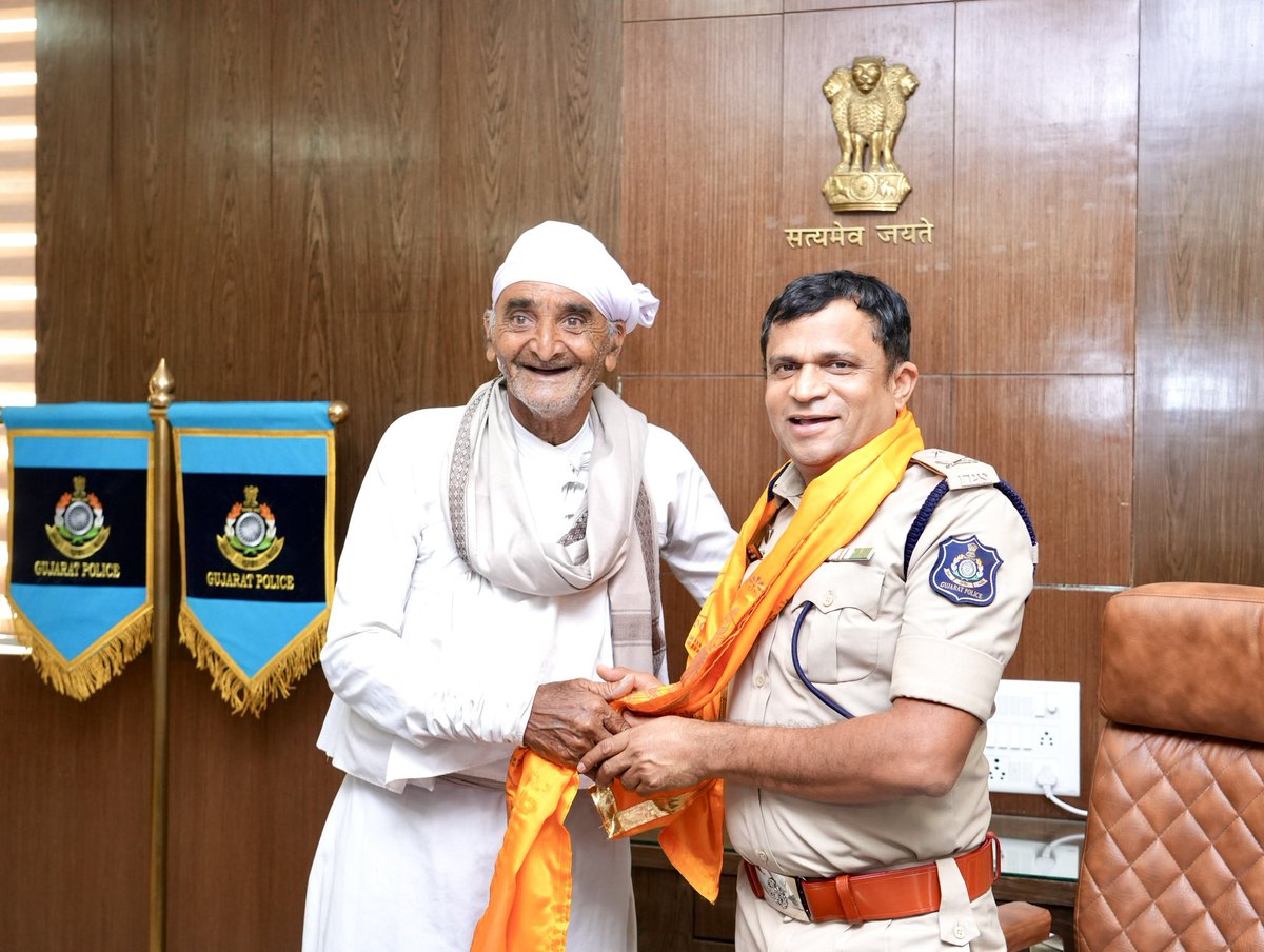 IGP_RajkotRange's tweet image. સને-૨૦૨૫ દેવભૂમિ દ્વારકાનાં વાર્ષિક ઇન્સપેક્શન અનુસંધાને પોલીસ અધિક્ષક કચેરી ખાતે સ્થાનિક આગેવાનો સાથે મીટીંગનુ આયોજન કરી સ્થાનિક પ્રશ્નો અને તેના નિરાકરણ અંગે વિસ્તૃત ચર્ચા કરવામાં આવેલ..

@akumarips @GujaratPolice @sanghaviharsh @CMOGuj @SP_Dwarka