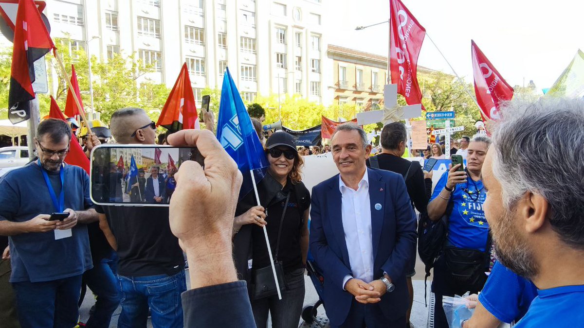 EnriqueSantiago's tweet image. Todos los trabajadores interinos de la Administración Pública, incluidos los ya cesados, tienen derechos laborales.

⚠️ Deben ser reconocidos -como ha declarado el TJUE- como empleados públicos con estabilidad laboral.