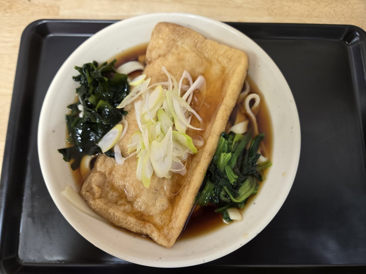 sada112's tweet photo. 帰り際の一杯。
きつねきしめん。
昼食も取れなかったから優しく美味しい。
#松石 https://t.co/Es29EUTaRf