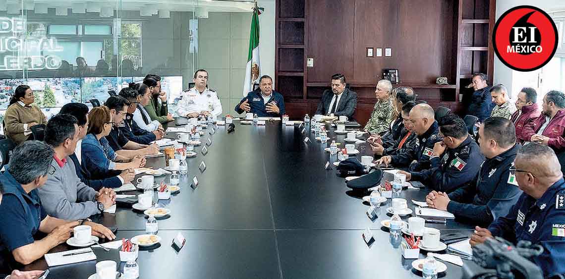 ElInformanteMX's tweet photo. Actuar de @rimoba en #manifestación es #avalado por #alcaldes de la #Región14
En reunión con #PrimerosEdiles y #ComisariosDeSeguridad coincidieron que el #objetivo de sus #gobiernos es generar #AmbientesDePaz, #armonía y #gobernabilidad.
Tags: @TolucaGob
https://t.co/Dt9coOYN4U https://t.co/c6B785o7Ys