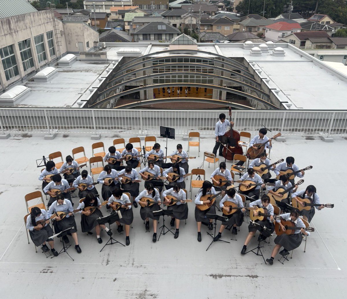 10月19日（日）のアクト通りでの演奏に向けて外で練習しました！
当日は11時から1時間ほど演奏します🎶
よかったらぜひ聴きにきてください！